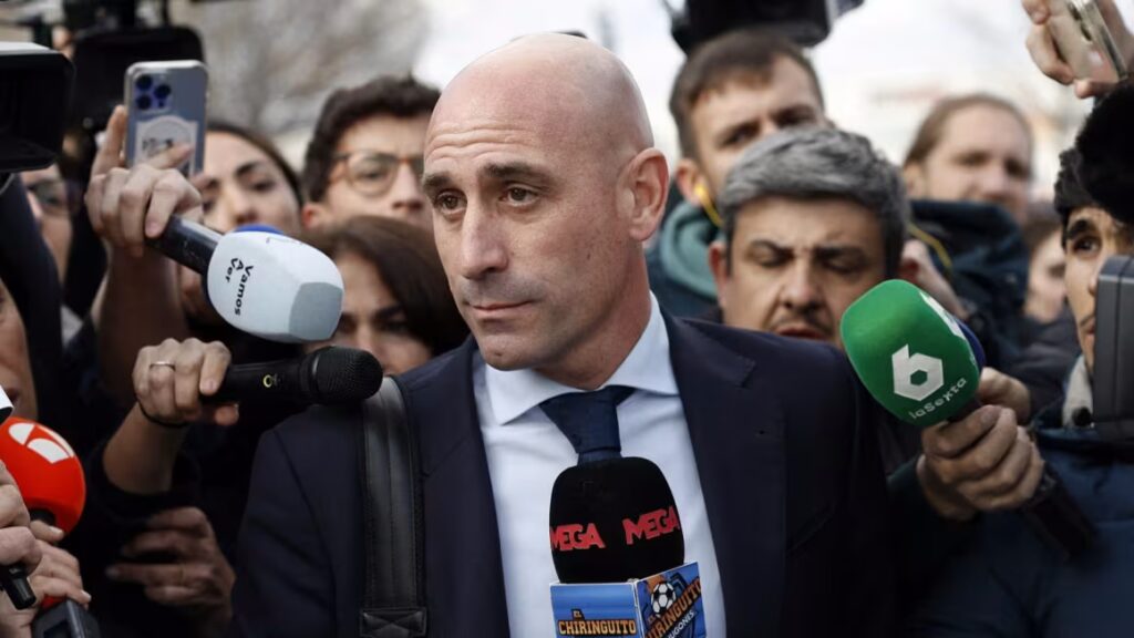 Audiencia Nacional de España confirma condena de Luis Rubiales por el caso del beso no consentido a Jenni Hermoso 2 Audiencia Nacional de España confirma condena de Luis Rubiales por el caso del beso no consentido a Jenni Hermoso