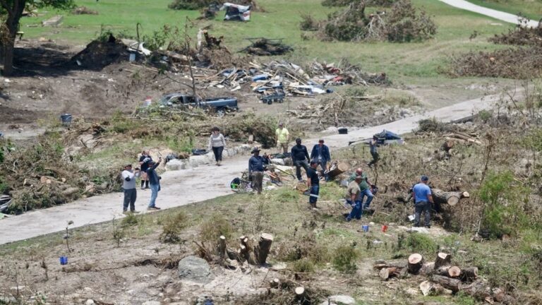 Inundaciones en Texas dejan cientos de desaparecidos y al menos 134 muertos