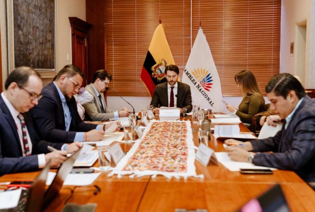 CAL rechaza proyecto de reforma al COIP del asambleísta prófugo Santiago D. 7 CAL rechaza proyecto de reforma al COIP del asambleísta prófugo Santiago D.