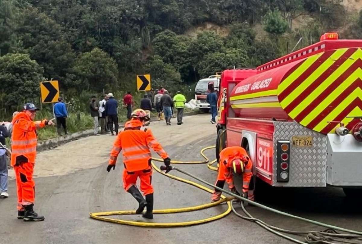Ministerio de Ambiente exige plan de remediación tras derrame de diésel en Gualaceo