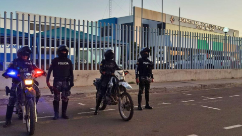 Policía asume control de tránsito en Durán