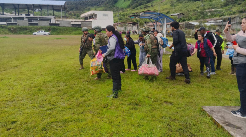 Emergencia por lluvias en la Amazonía: 34 personas evacuadas en helicóptero tras deslaves en Sucumbíos