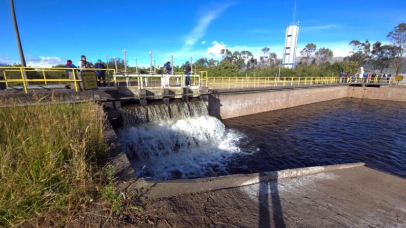El servicio de agua potable se restablece en primeros barrios del sur de Quito a las 13:30