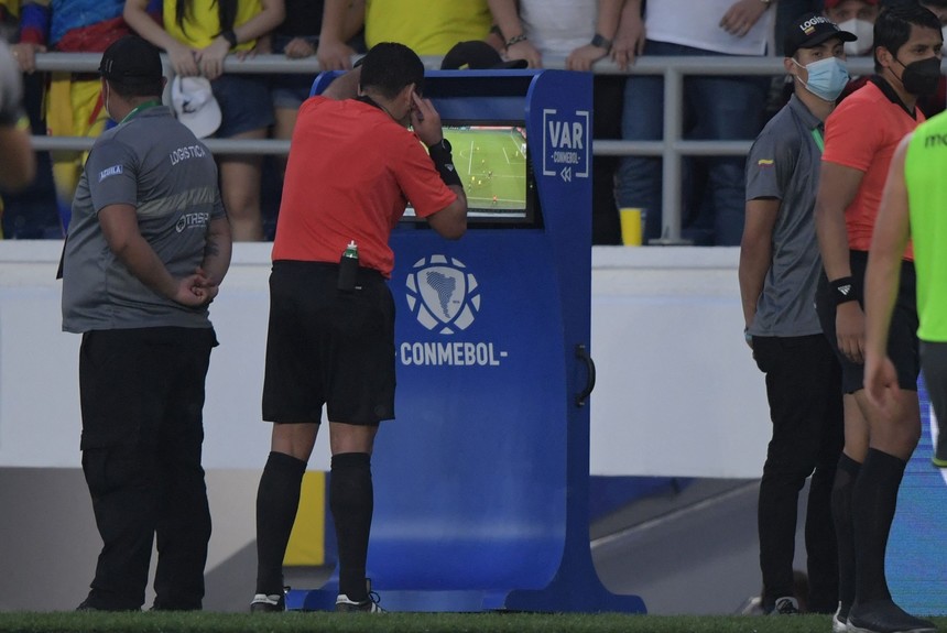 El nuevo cambio en el VAR que se implementará en los torneos Conmebol