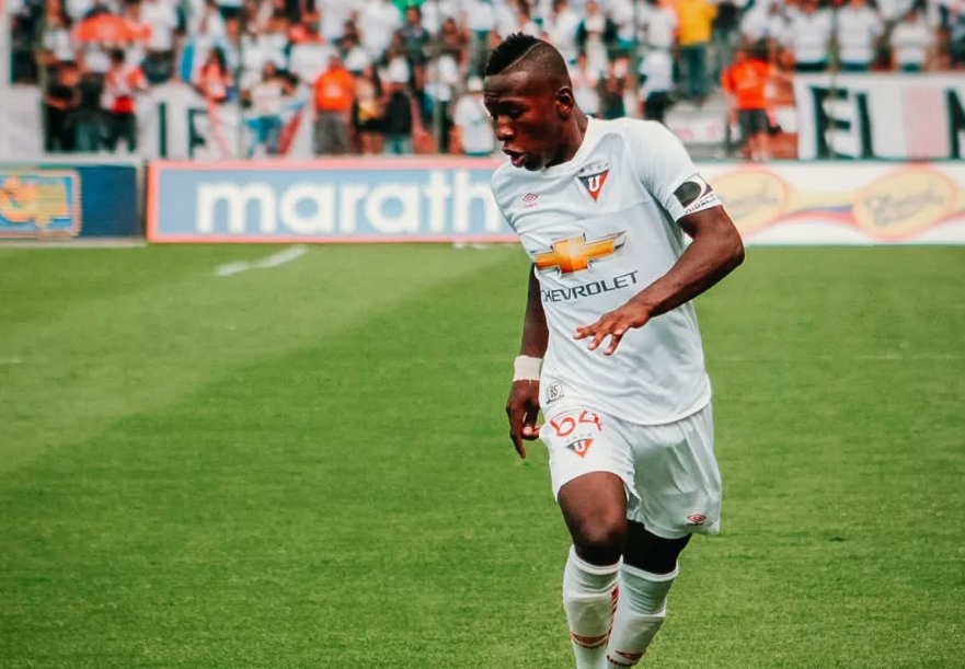 LDU recibirá cerca de $600.000 por el fichaje de Pervis Estupiñán al AC Milan