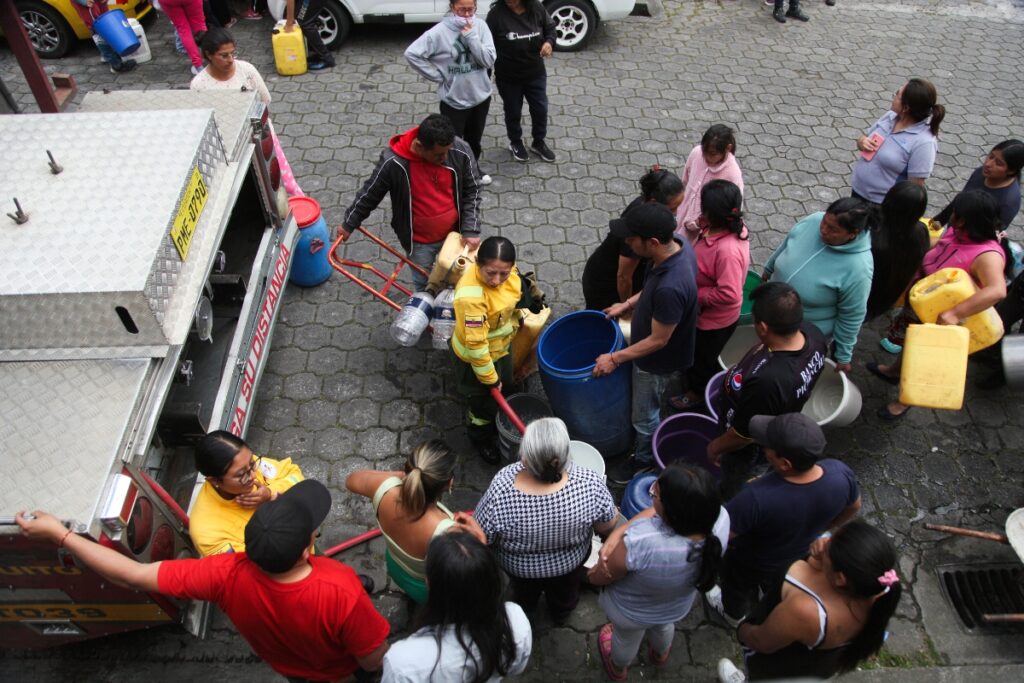 Deslizamiento en La Mica expone debilidades en el sistema de agua de Quito 4 Deslizamiento en La Mica expone debilidades en el sistema de agua de Quito