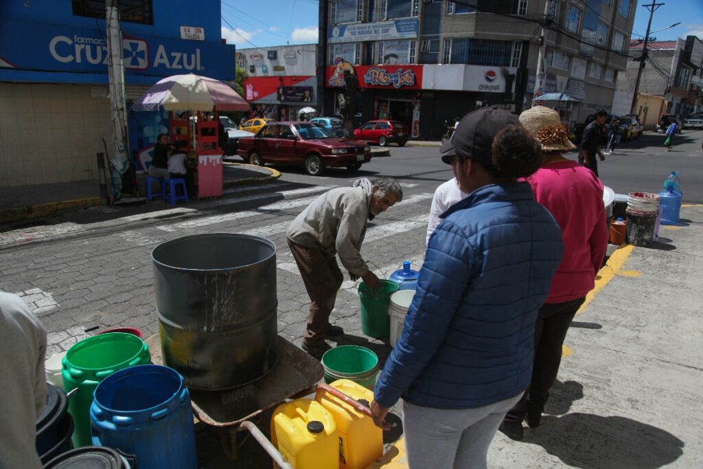 Deslizamiento en La Mica expone debilidades en el sistema de agua de Quito 2 Deslizamiento en La Mica expone debilidades en el sistema de agua de Quito