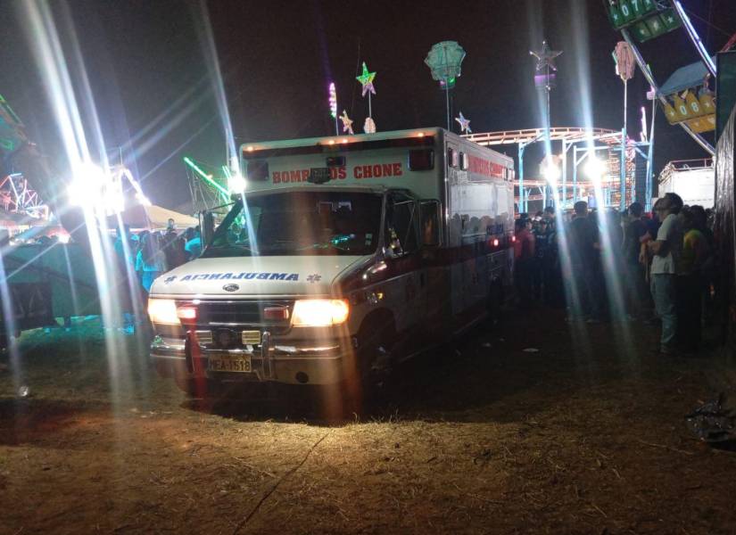 Descarrilamiento de juego mecánico en Chone deja tres heridos