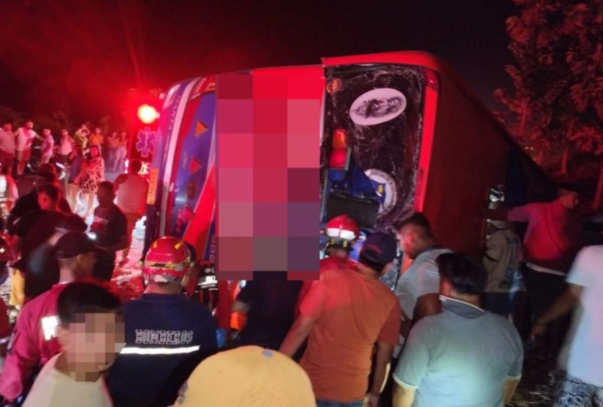 Tragedia en El Empalme: tres muertos y 15 heridos tras volcamiento de bus