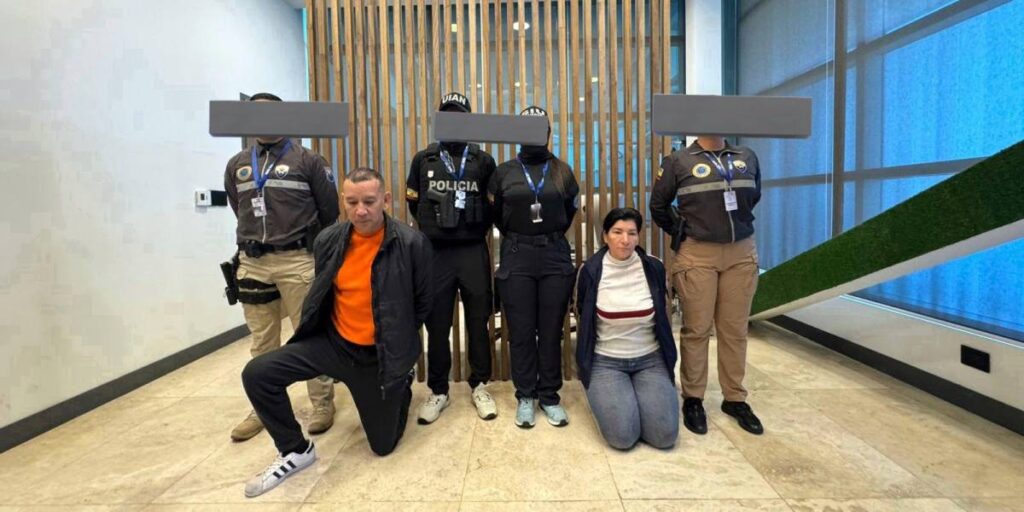 Ecuador extraditó a alias Llanero y alias Nirama, narcotraficantes colomboecuatorianos, a Estados Unidos 1 Ecuador extraditó a alias Llanero y alias Nirama, narcotraficantes colomboecuatorianos, a Estados Unidos
