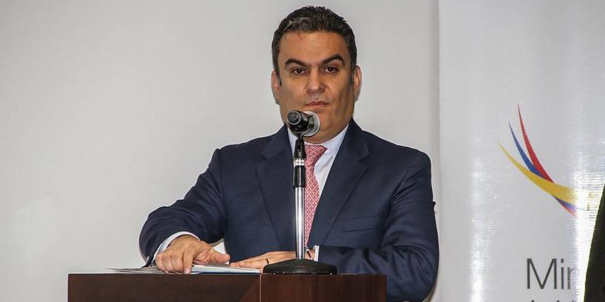 La Revolución Ciudadana y Rafael Correa se distancian de José Serrano