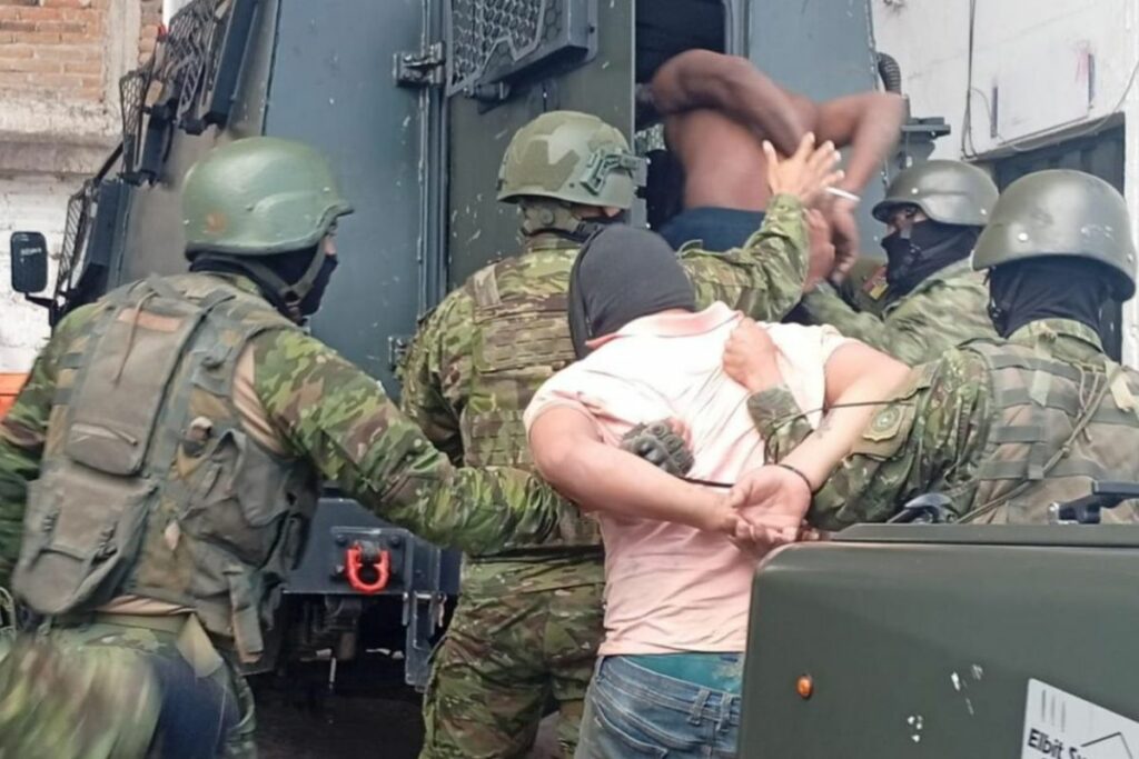 Ejército de Ecuador detiene a presuntos integrantes del Frente Oliver Sinisterra, en Buenos Aires 1 Ejército de Ecuador detiene a presuntos integrantes del Frente Oliver Sinisterra, en Buenos Aires
