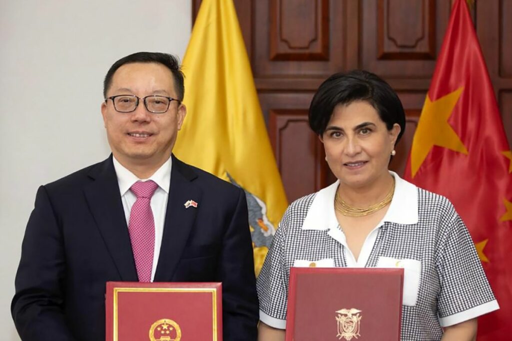 China entrega millonaria donación para apoyar a los emprendedores de Ecuador