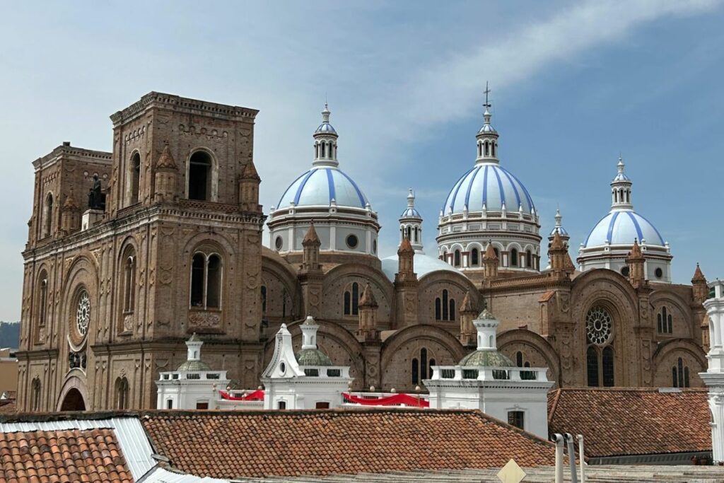 La optimismo del sector turístico de Ecuador subió para el feriado de difuntos y Cuenca 
