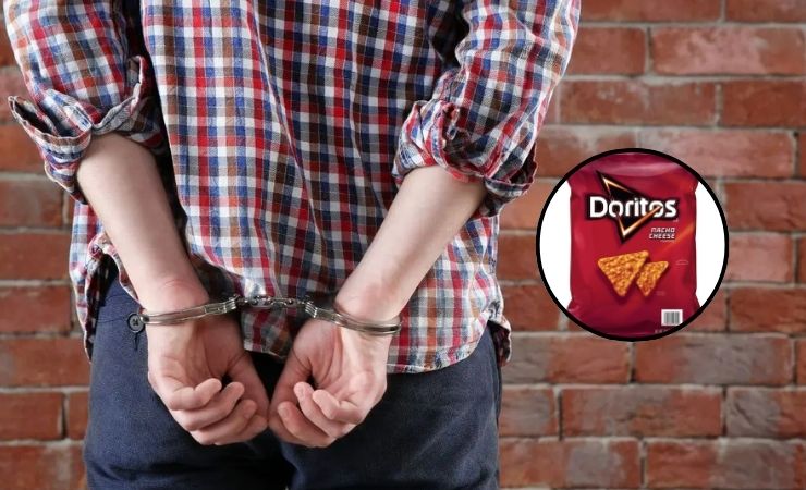 Detector de armas con IA confunde bolsa de Doritos con una pistola y provoca detención de estudiante 