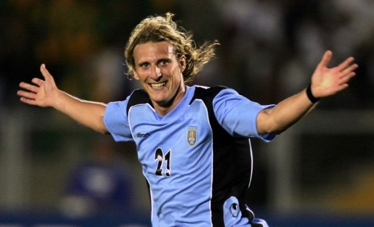 Diego Forlán es hospitalizado de emergencia tras sufrir fuerte lesión 
