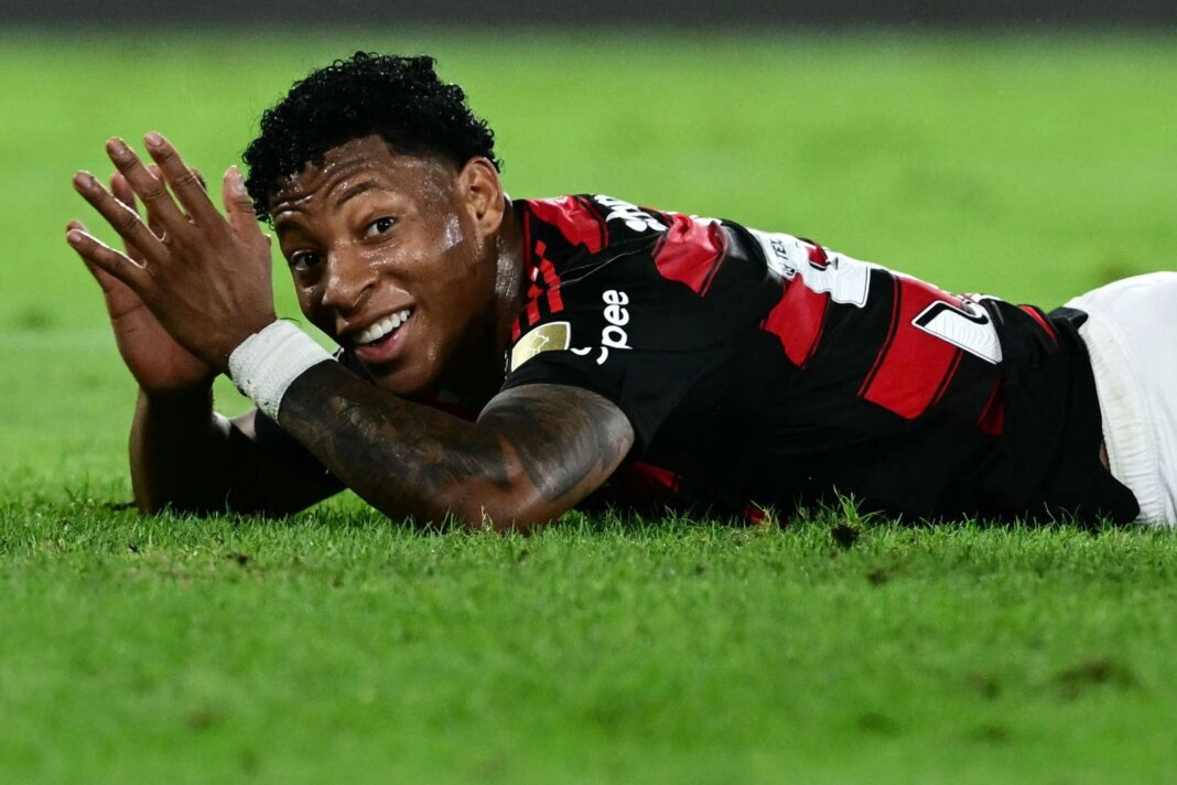 “Mi familia quería pasar el rato”: Gonzalo Plata aclara la foto de la polémica en Brasil