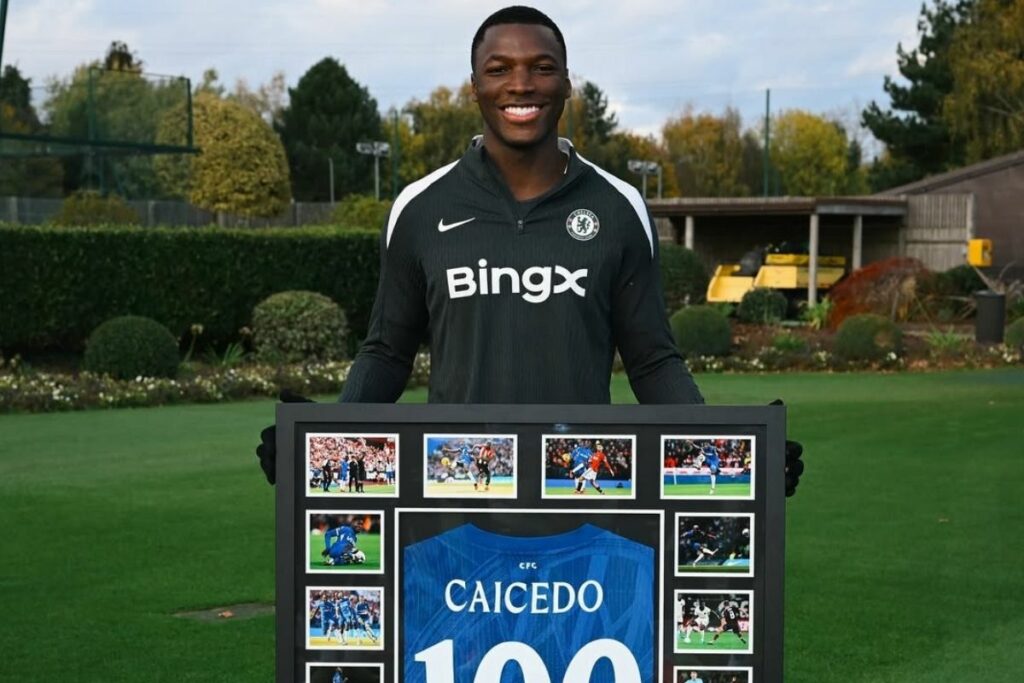 Moisés Caicedo recibió un homenaje tras superar los 100 partidos con Chelsea 1 Moisés Caicedo recibió un homenaje tras superar los 100 partidos con Chelsea