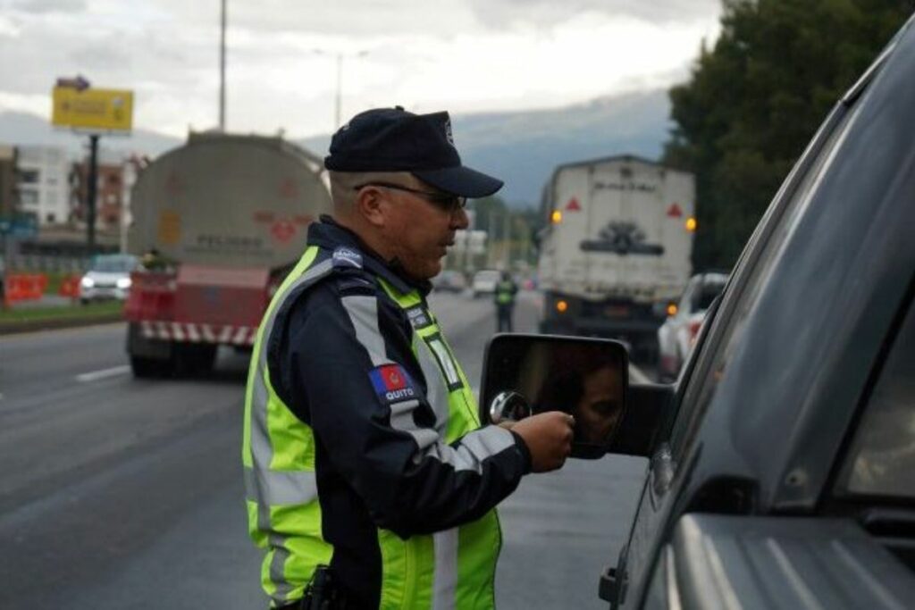 Nueva jornada de controles de tránsito en Quito, qué verificará la AMT en la Simón Bolívar y Ruta Viva