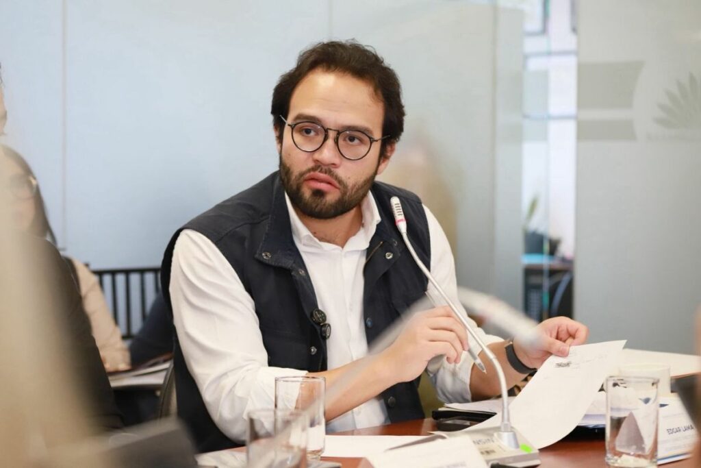 Edgar Lama dio informe en la Asamblea sobre avances en el IESS 1 Edgar Lama dio informe en la Asamblea sobre avances en el IESS