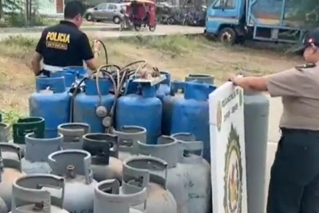 Perú interviene depósito de gas de Ecuador. 1 Perú interviene depósito de gas de Ecuador.