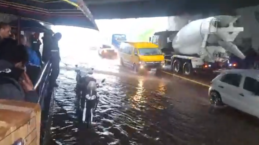 Decenas de emergencias reportadas por las lluvias en Quito la tarde de este viernes 1 Decenas de emergencias reportadas por las lluvias en Quito la tarde de este viernes