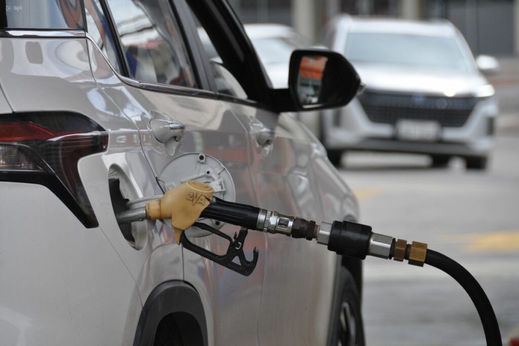La forma de calcular los precios de los combustibles en Ecuador cambió