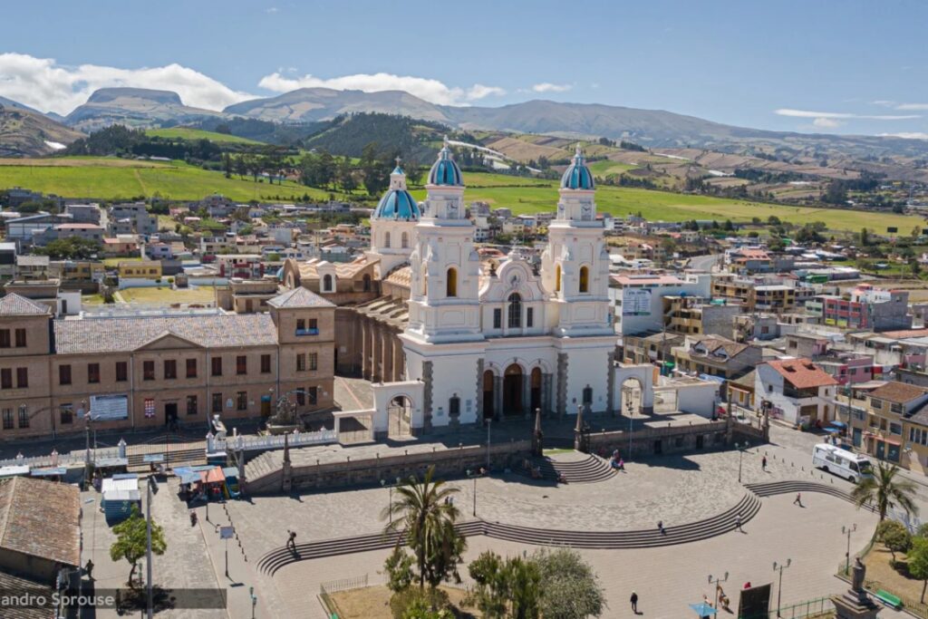 Cambian fecha de la peregrinación a El Quinche por el referendo y consulta popular 2025.