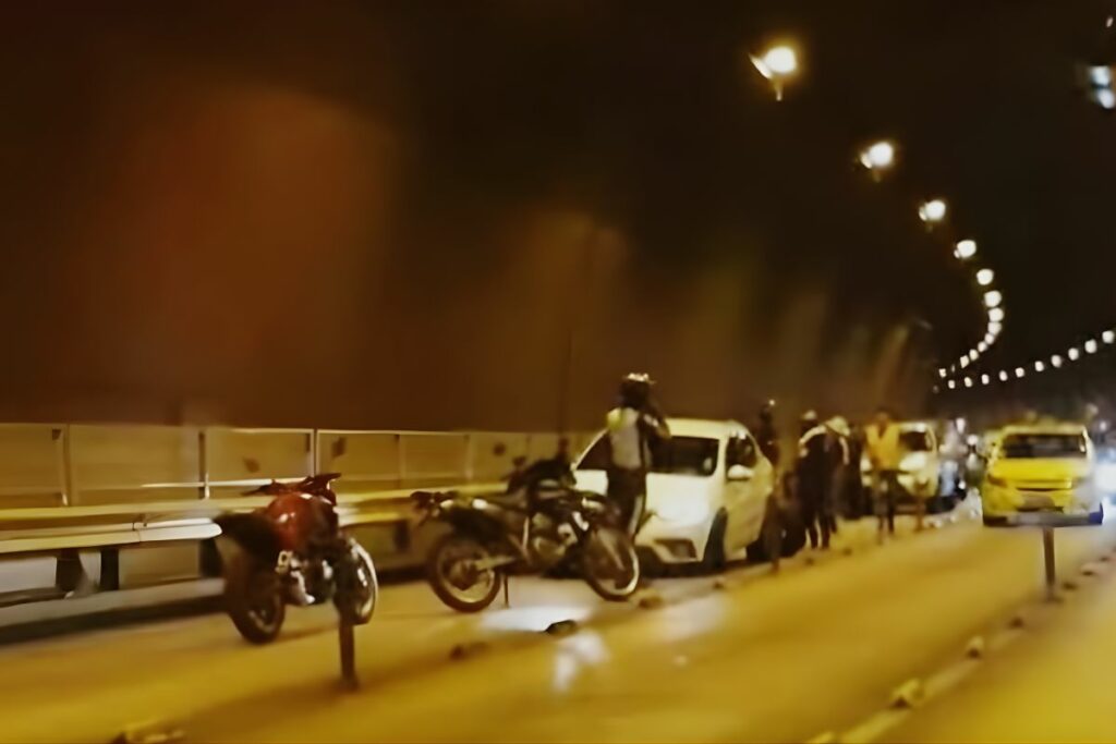 Choque múltiple en el túnel Guayasamín causa congestión en Quito este jueves 4 de diciembre