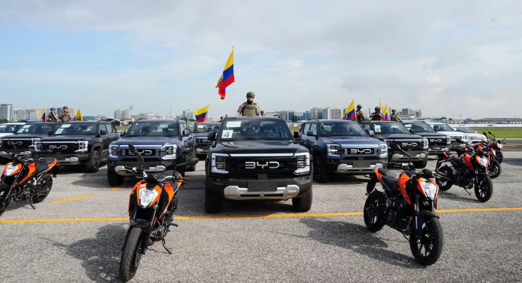 FF.AA. reciben vehículos y motocicletas para operativos en Guayas 3 FF.AA. reciben vehículos y motocicletas para operativos en Guayas