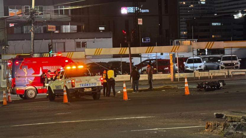 Dos heridos en un siniestro de tránsito en Quito la noche de este miércoles 23 de septiembre. 6ab49fb83d07a