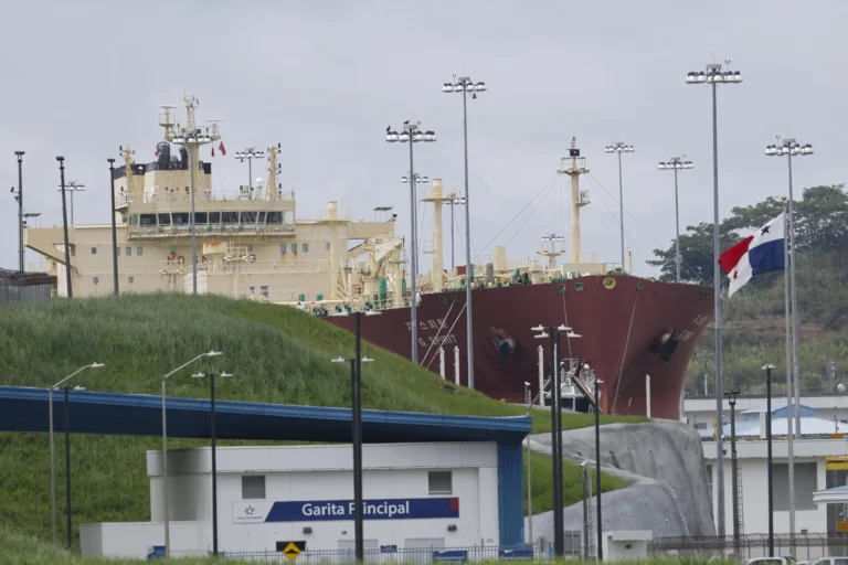 Canal de Panamá aplica primera restricción de tránsitos en 2026 debido a sequía