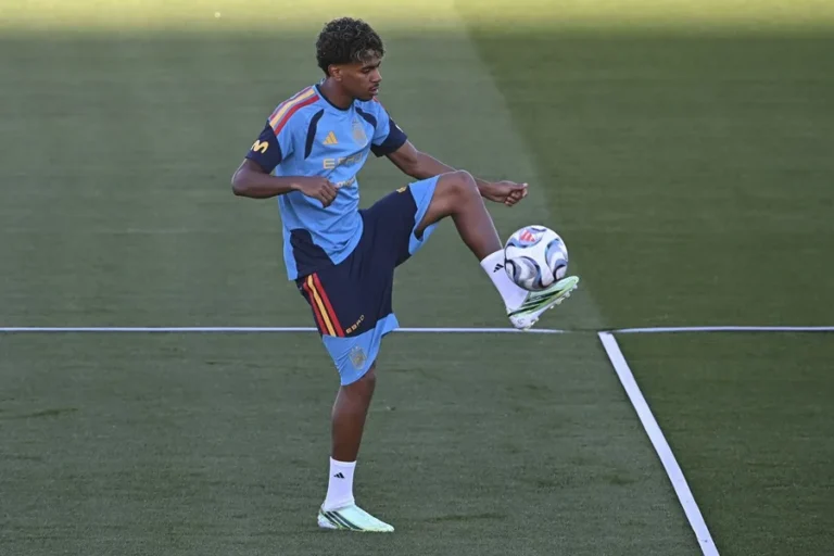 Lamine Yamal: «El Balón de Oro debe premiar la magia» yamal 1 768x512